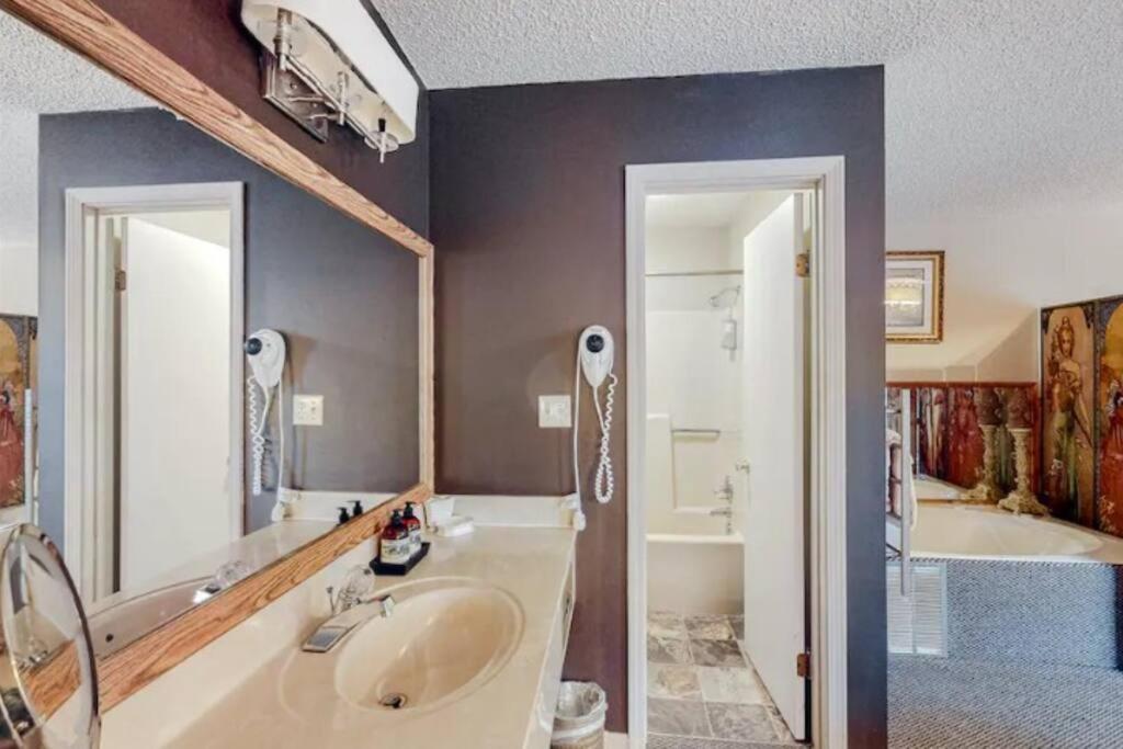 Jacuzzi Suite 206 At Tradewinds Юрика Спрингс Экстерьер фото